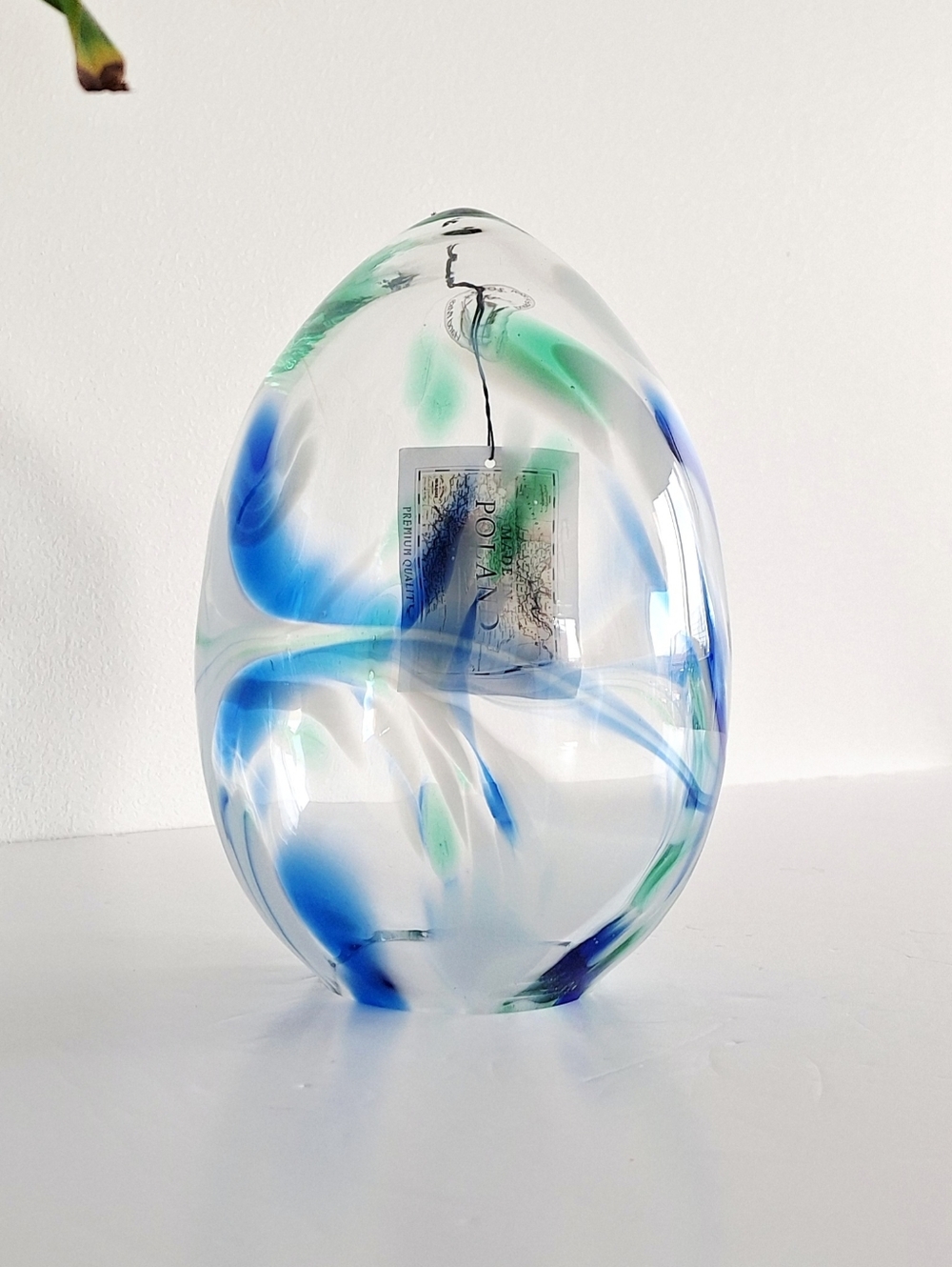 Egg-shaped art glass Zorza